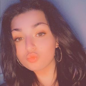 Meet your Posher, Isabella